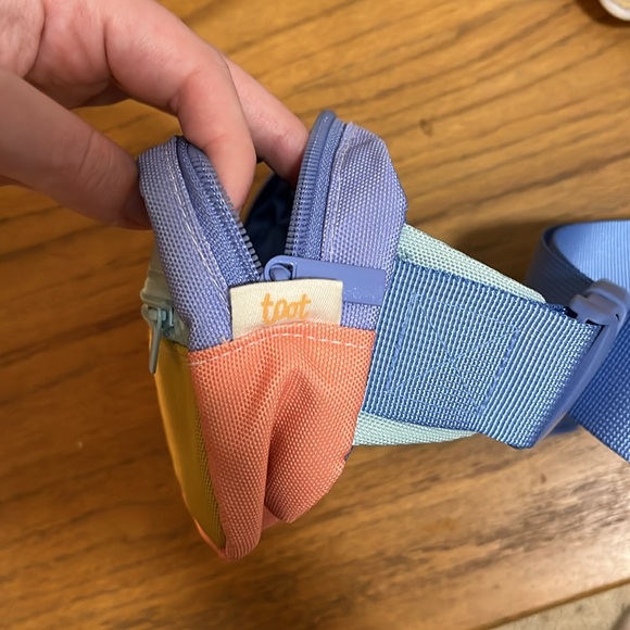 Multicolored FannyPack with adjustable straps - Picture 5 of 5